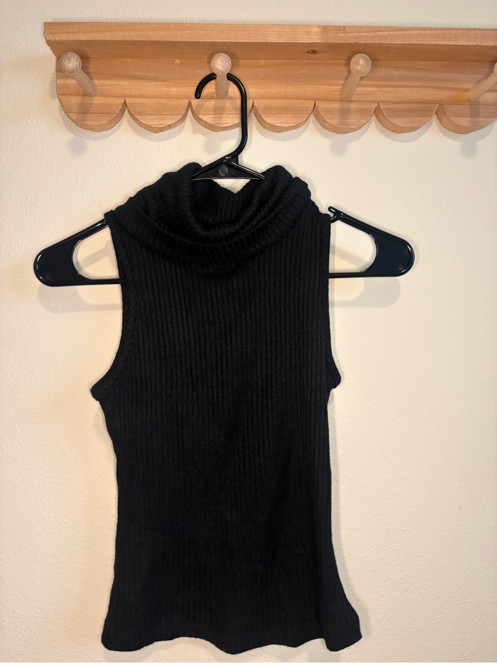 Sleeveless Ribbed Turtleneck Top - Black